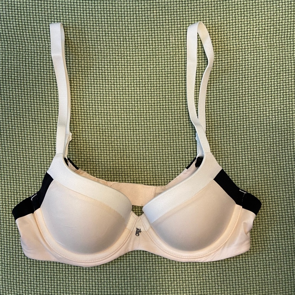 NEW W/O TAGS Victoria’s Secret 32B Lined Demi bra, light pink